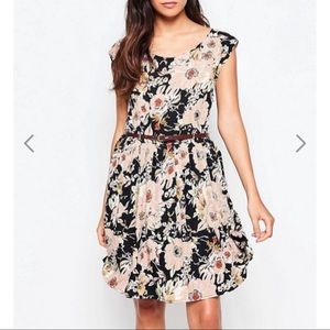 Women’s belted floral dress